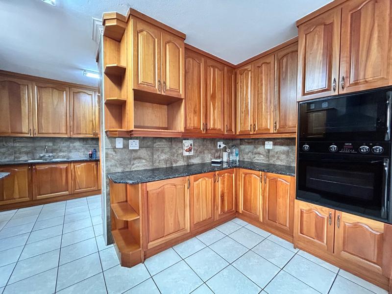 5 Bedroom Property for Sale in Birdwood Estate North West